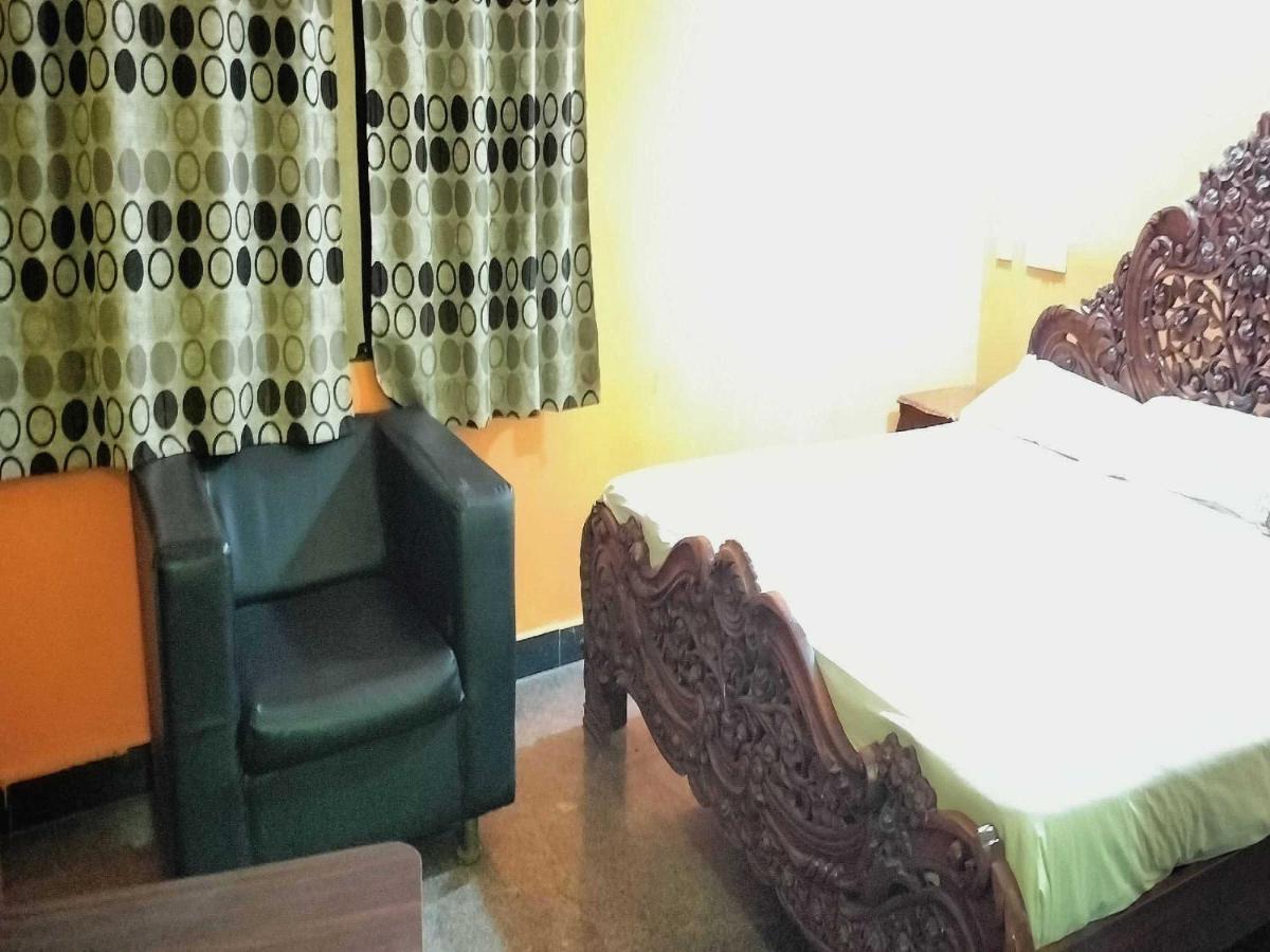 Super Oyo Flagship Tr Elite Hotel